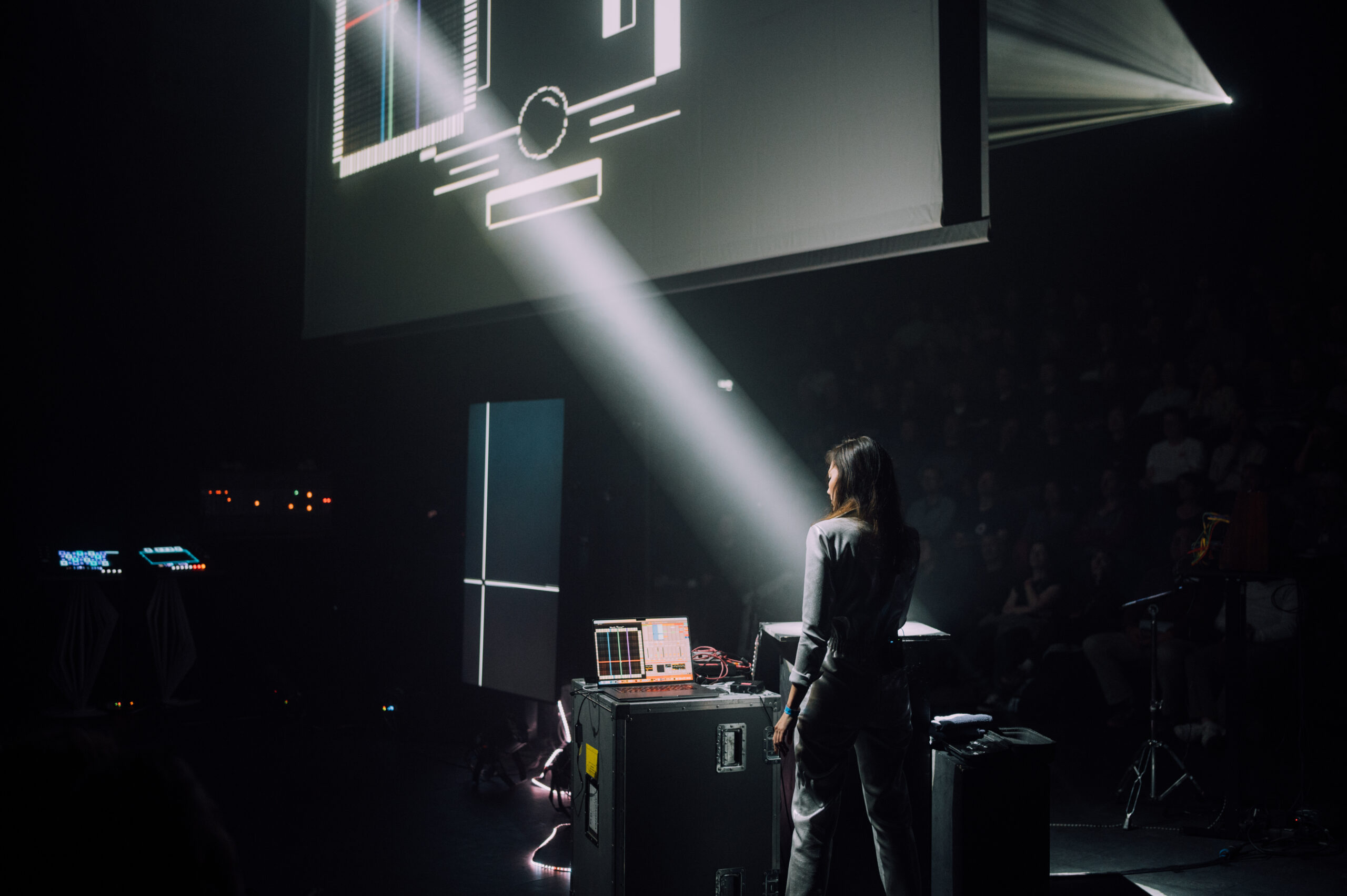 Sanguine - SOLD OUT et retours élogieux, PIONNIÈRES par DeLaurentis – Printemps de Bourges 2026